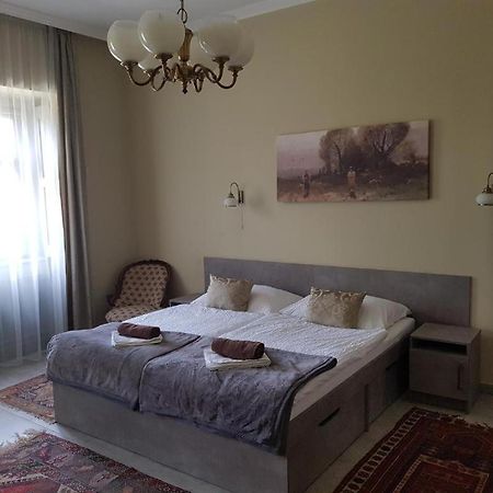 Ketbodonyi Apartments Buitenkant foto