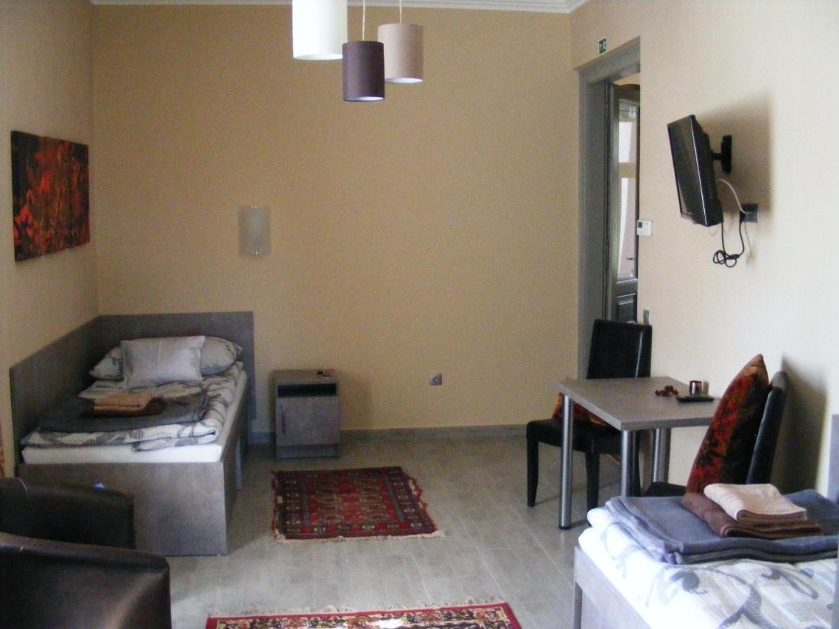 Ketbodonyi Apartments Buitenkant foto