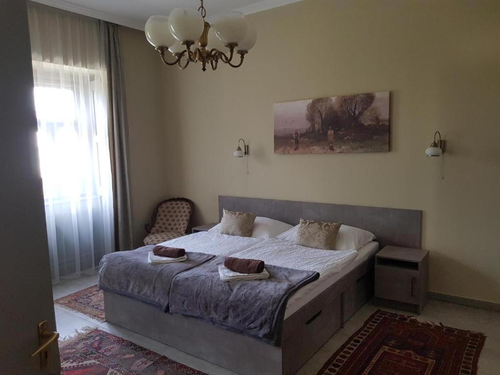 Ketbodonyi Apartments Buitenkant foto