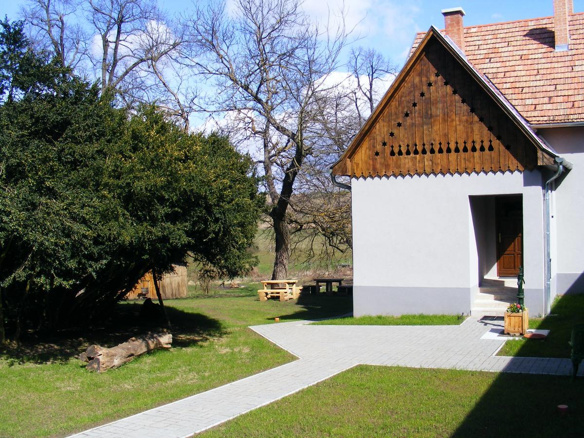 Ketbodonyi Apartments Buitenkant foto