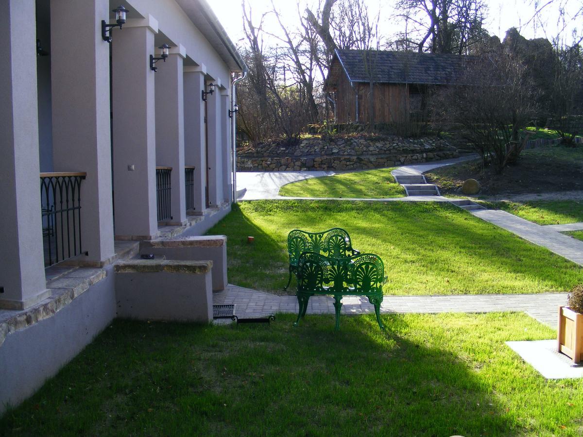 Ketbodonyi Apartments Buitenkant foto