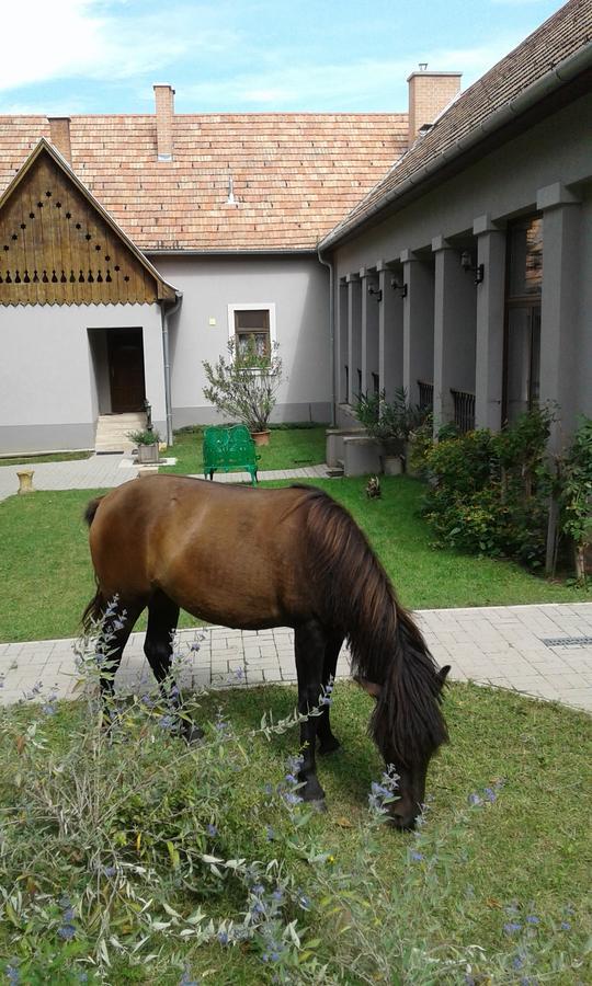 Ketbodonyi Apartments Buitenkant foto
