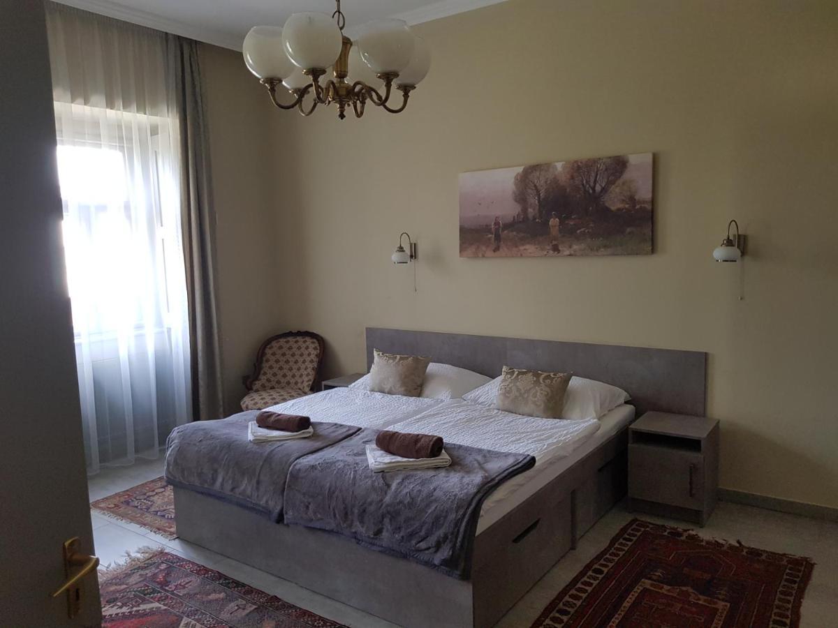 Ketbodonyi Apartments Buitenkant foto